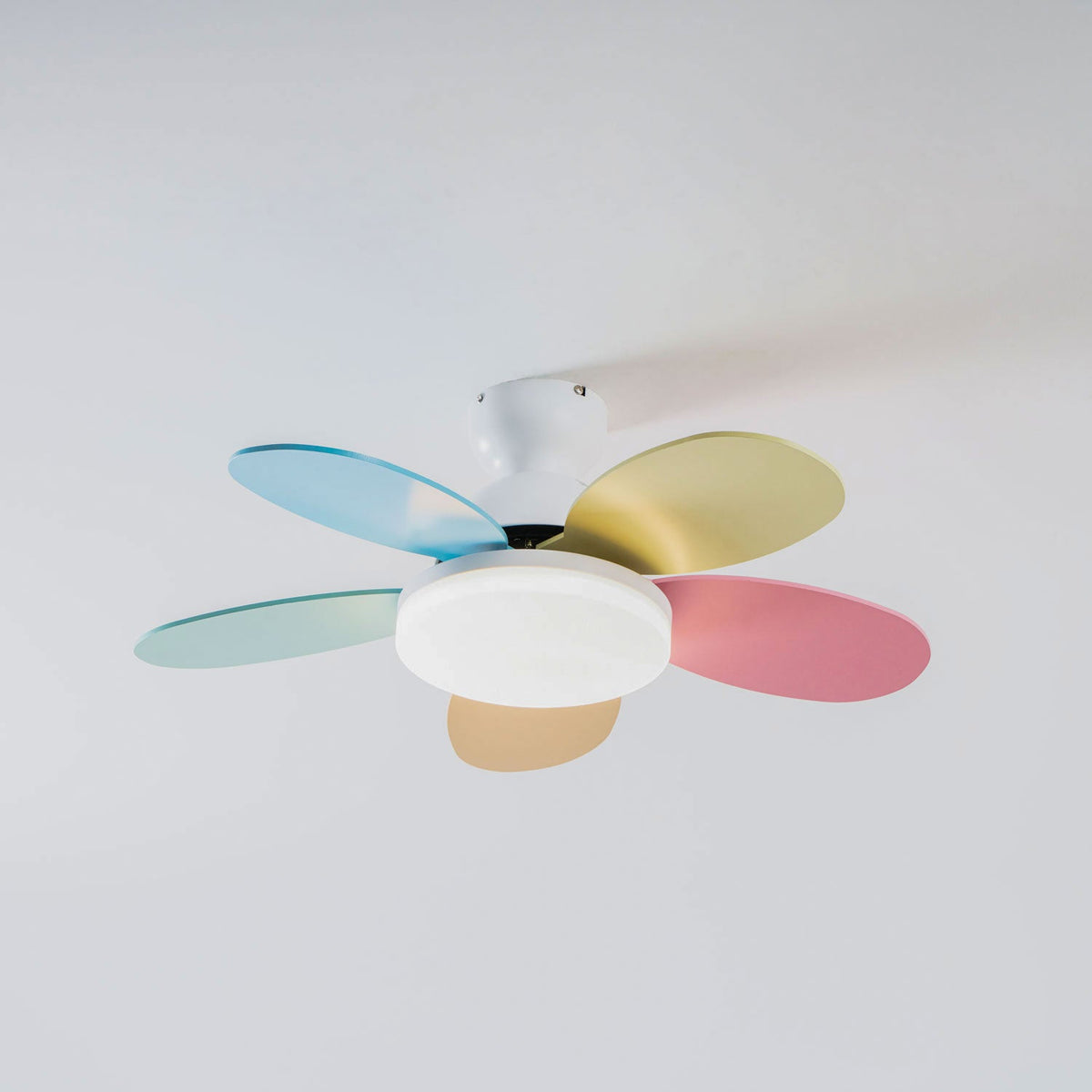Petal-Shaped Ceiling Fan with LED Light and Remote | Quiet Reversible DC Motor