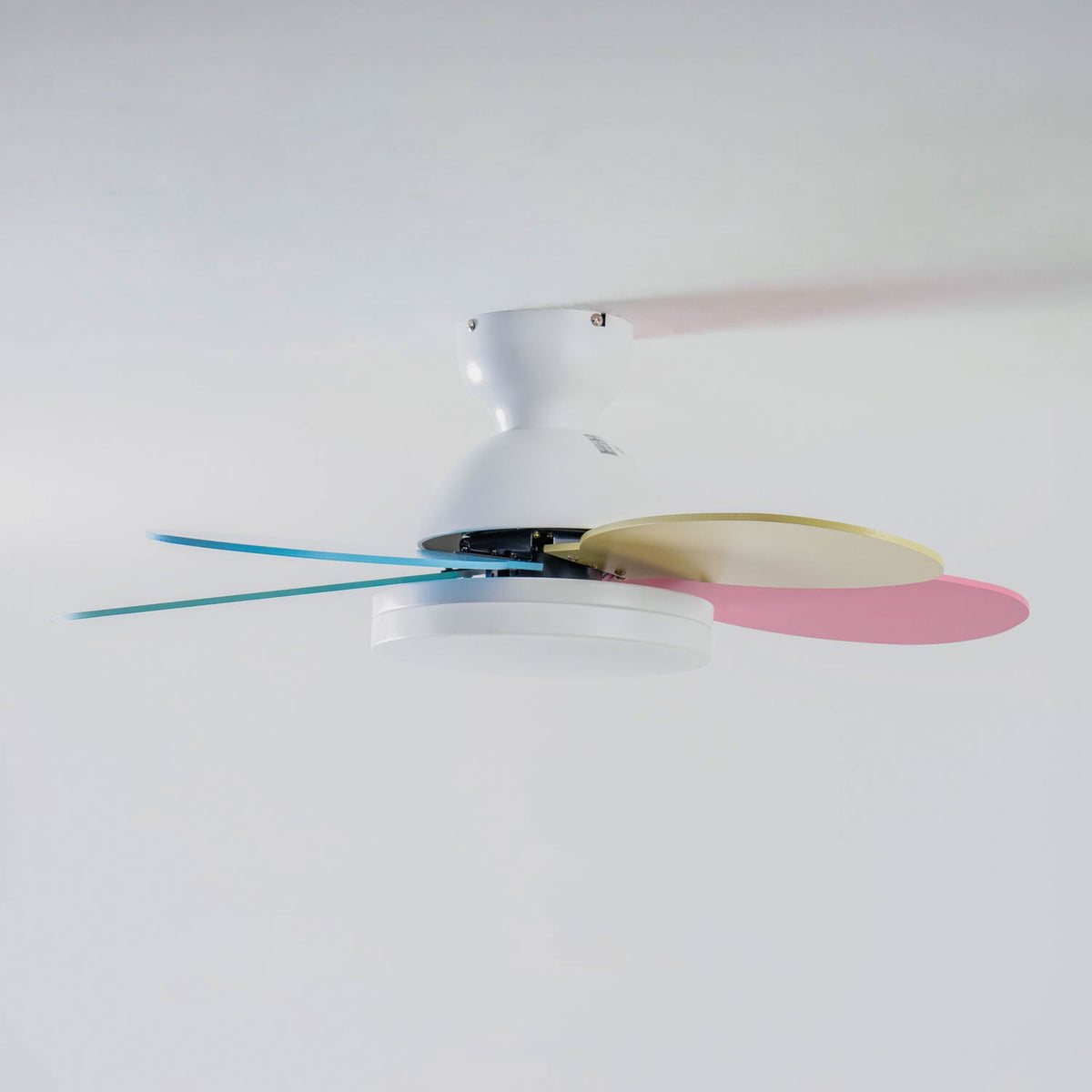 Petal-Shaped Ceiling Fan with LED Light and Remote | Quiet Reversible DC Motor