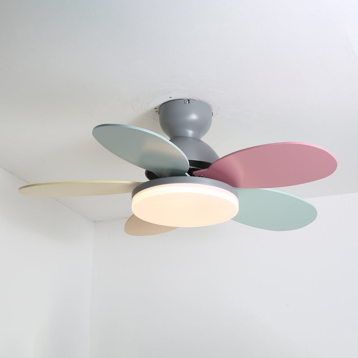 Petal-Shaped Ceiling Fan with LED Light and Remote | Quiet Reversible DC Motor