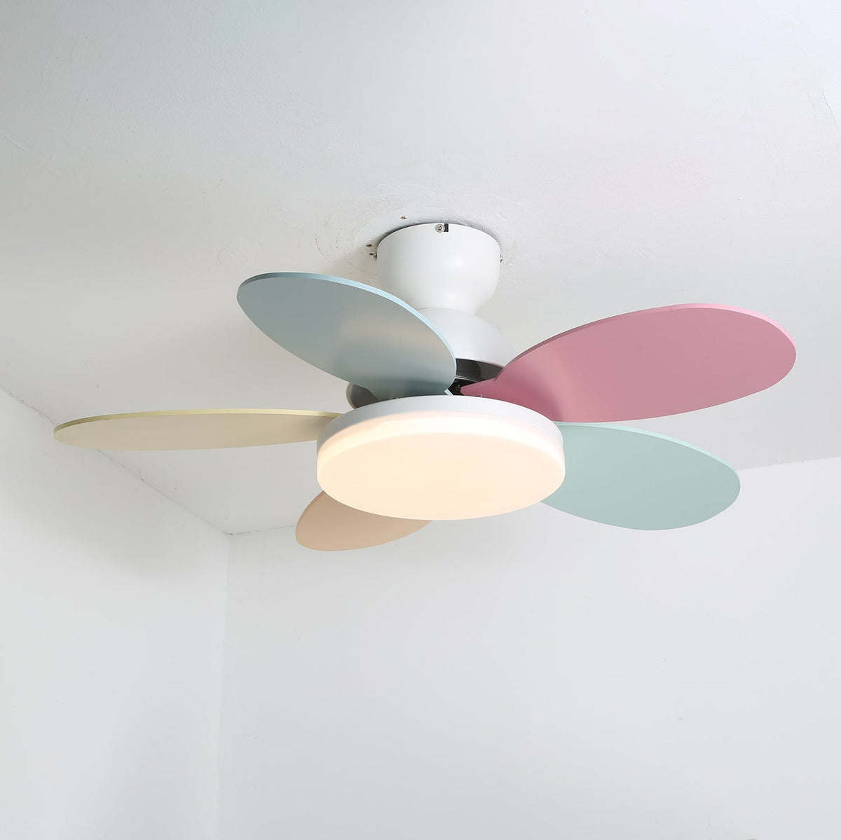 Petal-Shaped Ceiling Fan with LED Light and Remote | Quiet Reversible DC Motor