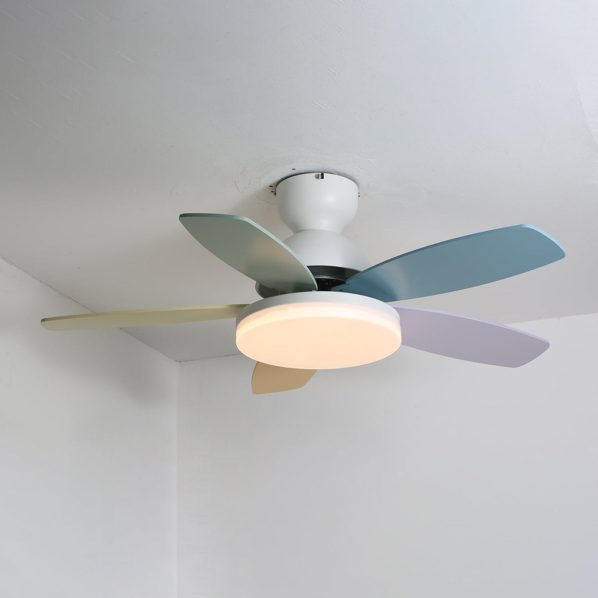 Petal-Shaped Ceiling Fan with LED Light and Remote | Quiet Reversible DC Motor