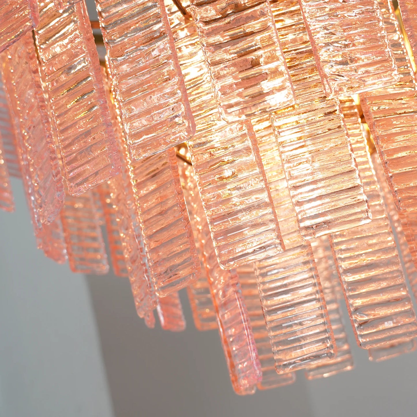 Lámpara de araña rectangular de cristal estriado rosa
