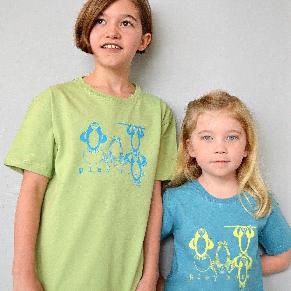 Camiseta de pingüino "Juega más" para niños