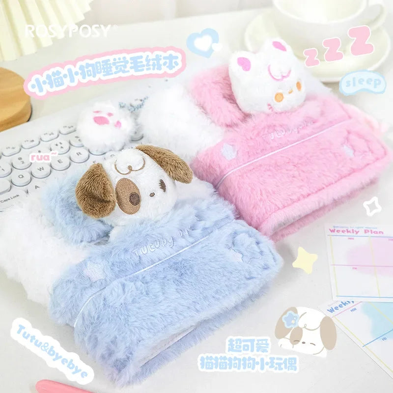 Cuaderno de peluche con perrito y gato dormilones