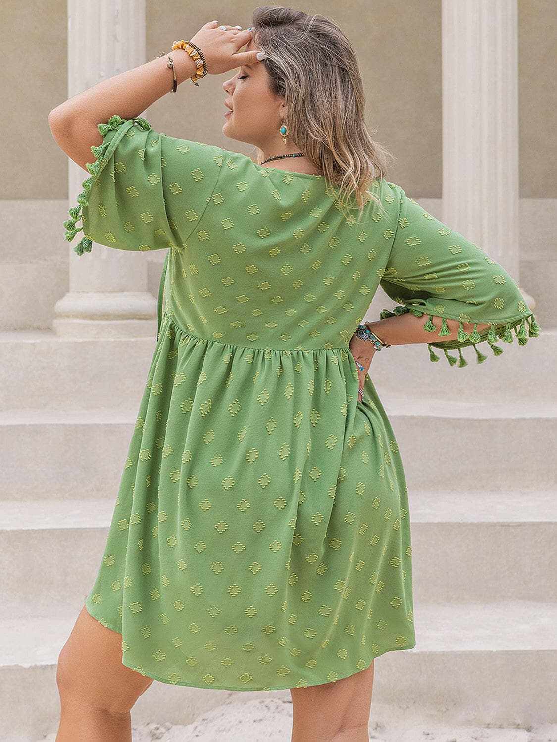 Minivestido con borlas de talla grande Trendsi Color lima — Corte moderno