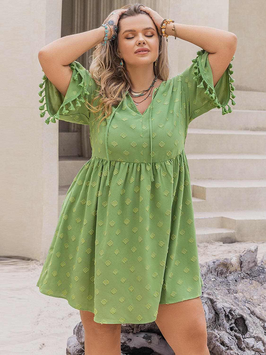 Minivestido con borlas de talla grande Trendsi Color lima — Corte moderno