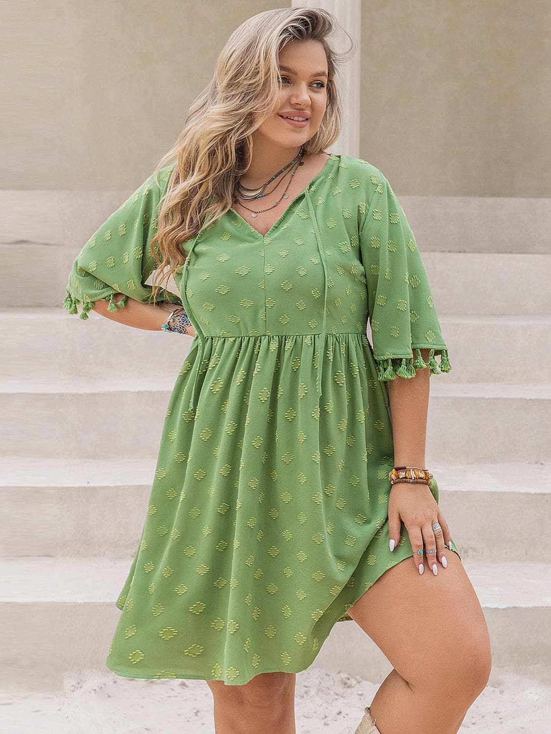 Minivestido con borlas de talla grande Trendsi Color lima — Corte moderno