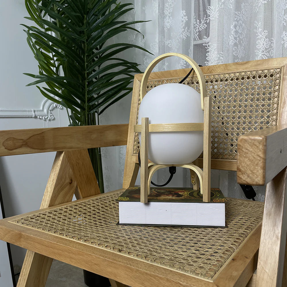 Lámpara de mesa de cristal con farol de madera portátil