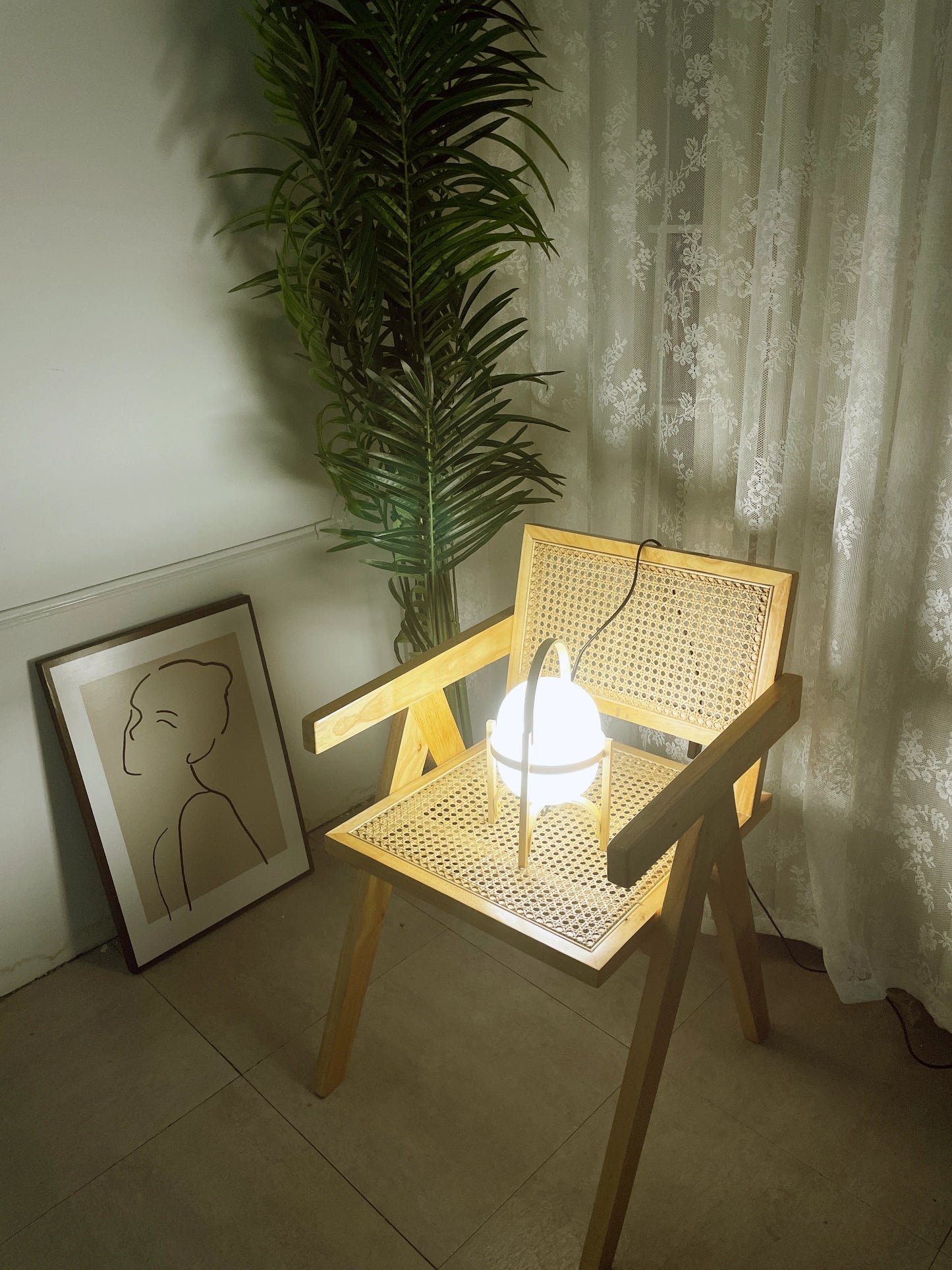 Lámpara de mesa de cristal con farol de madera portátil