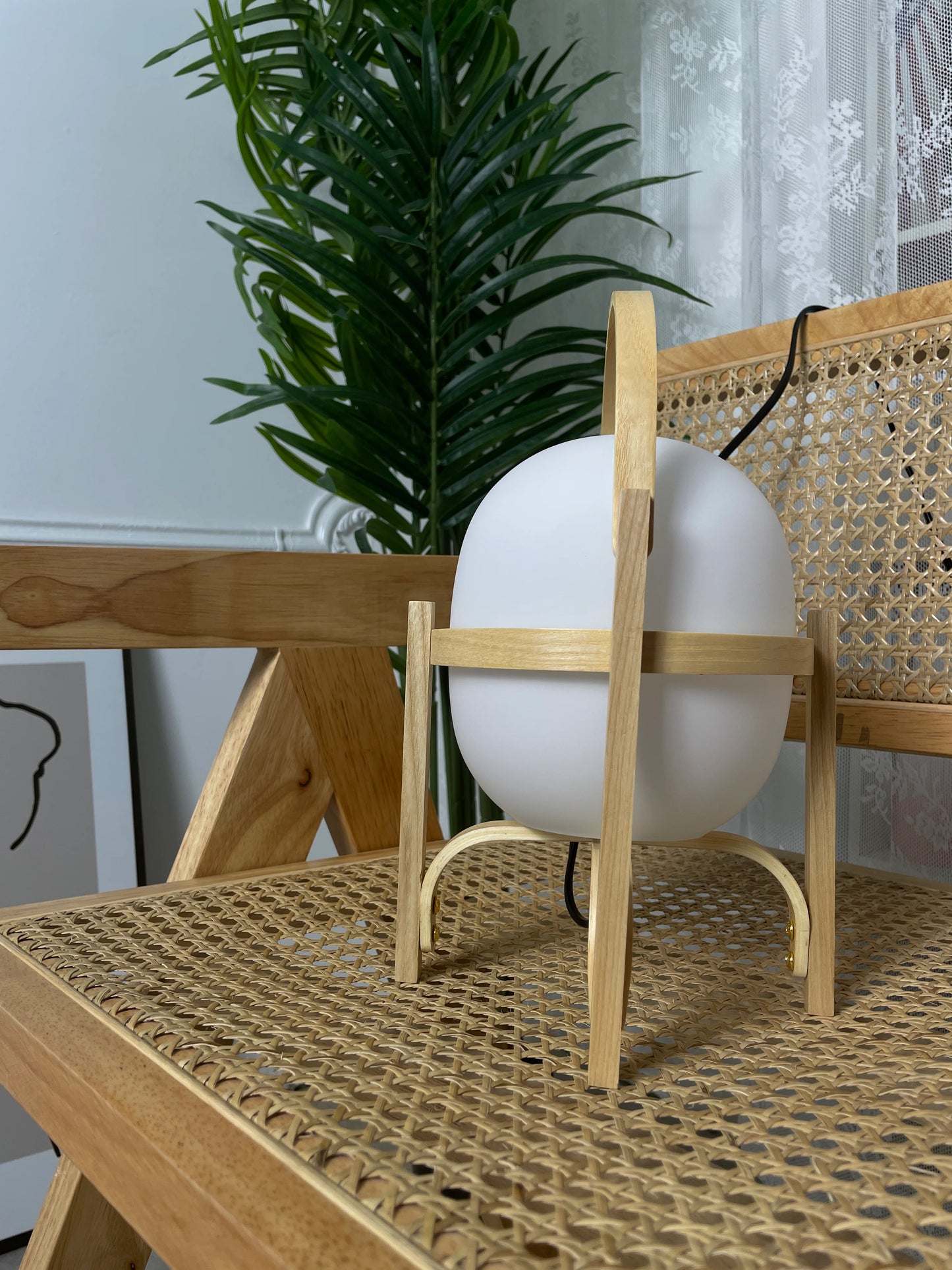 Lámpara de mesa de cristal con farol de madera portátil