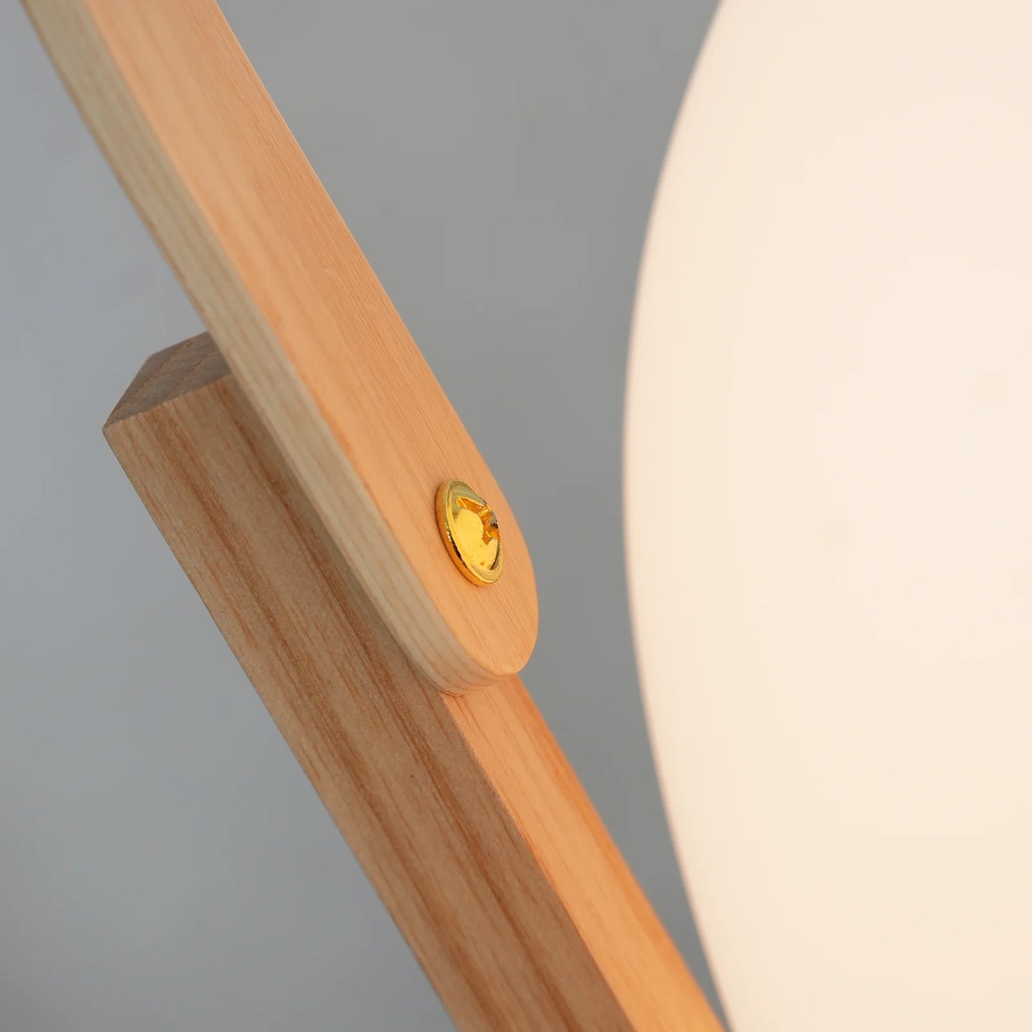 Lámpara de mesa de cristal con farol de madera portátil