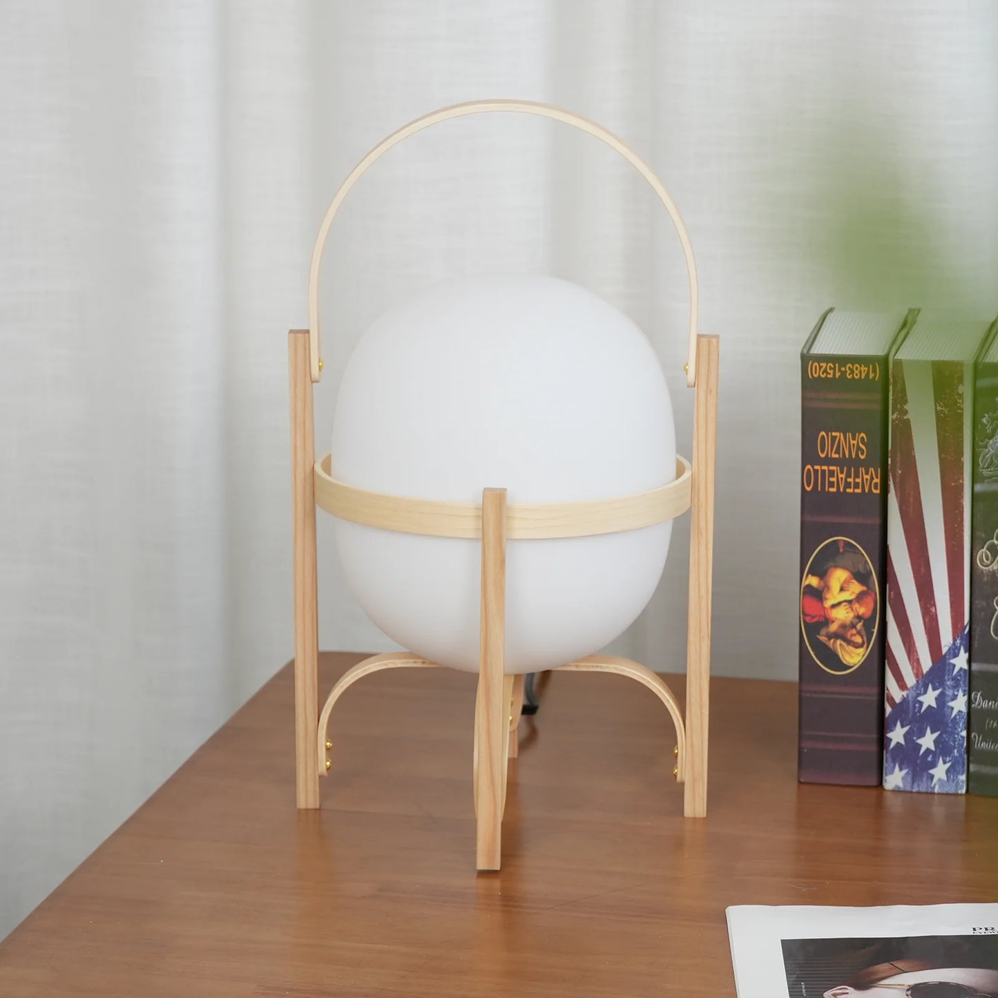 Lámpara de mesa de cristal con farol de madera portátil