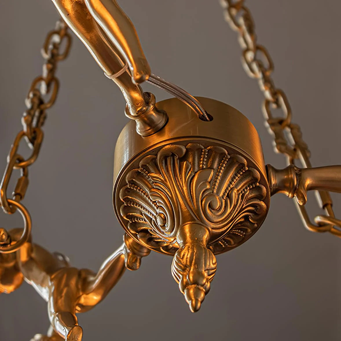 Suspension de Latón con Estatuillas de Putti