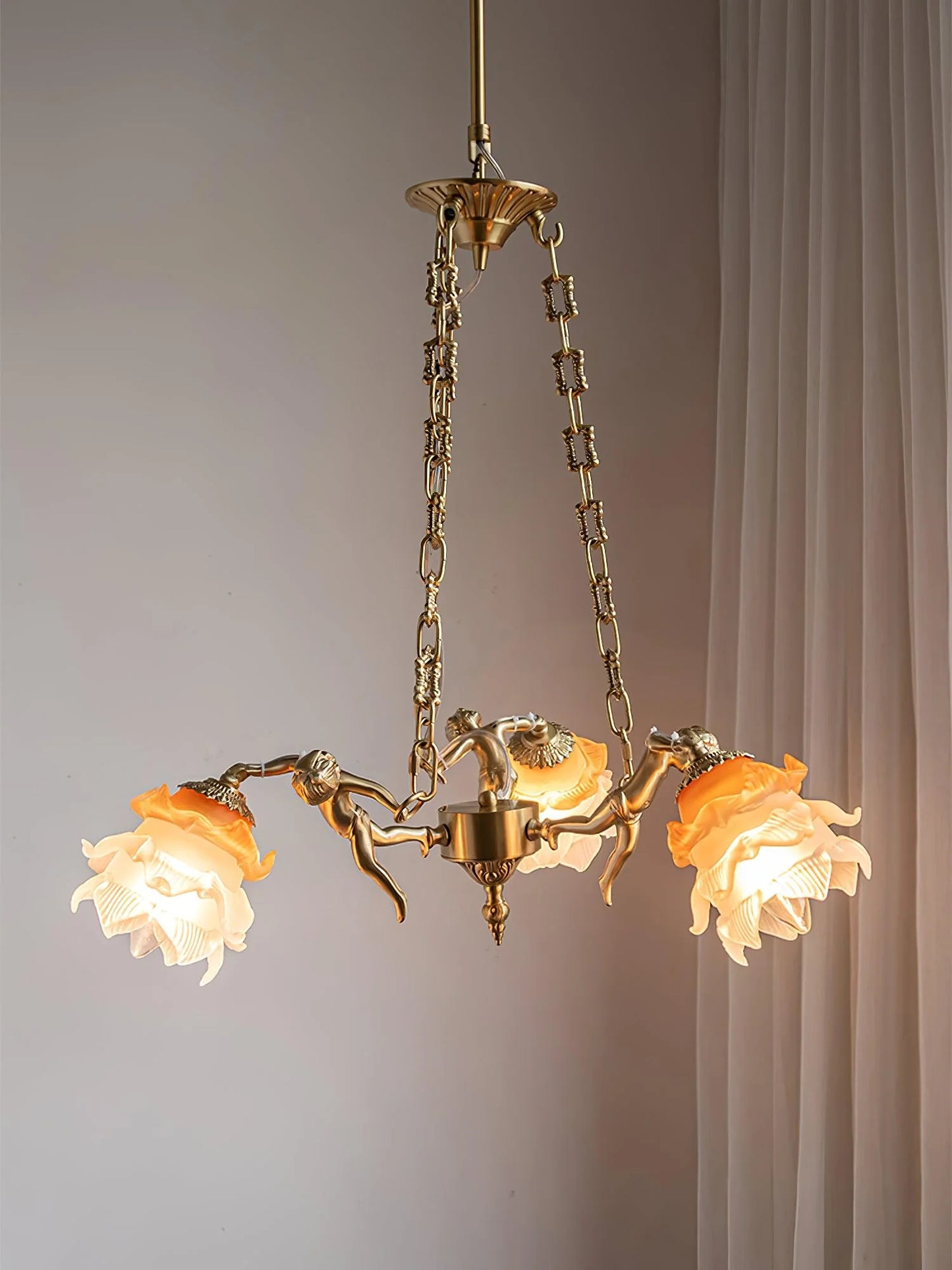 Suspension de Latón con Estatuillas de Putti