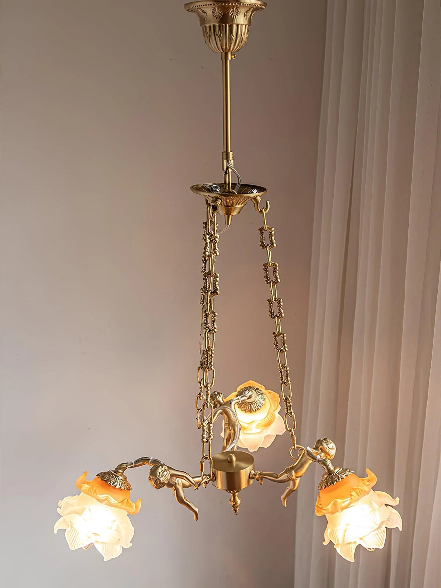 Suspension de Latón con Estatuillas de Putti