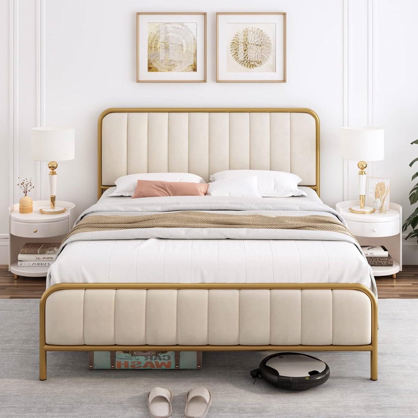 Estructura de cama de plataforma Queen size de metal dorado con cabecero tapizado en blanco roto