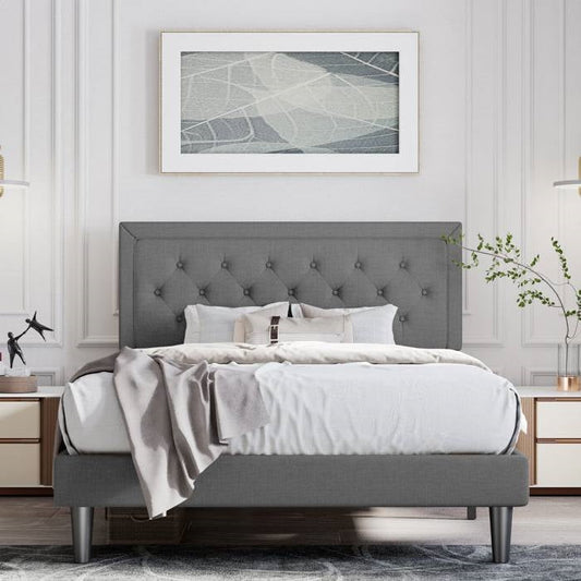 Cama Queen de plataforma tapizada en lino gris oscuro con cabecero capitoné