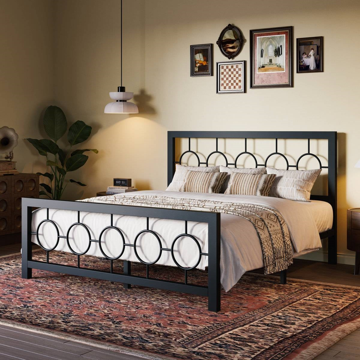 Cama Queen de plataforma de metal negro con cabecero y piecero con medallón circular