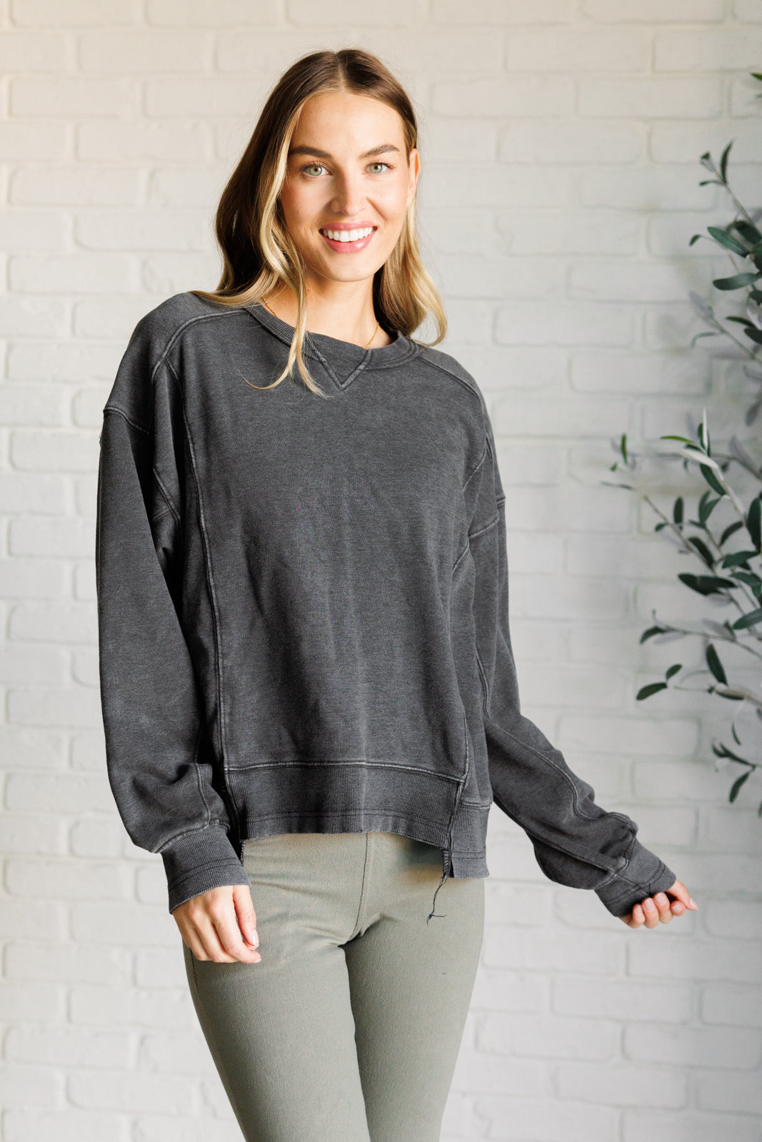 Sudadera con cuello redondo y lavado mineral Quick Fix en negro