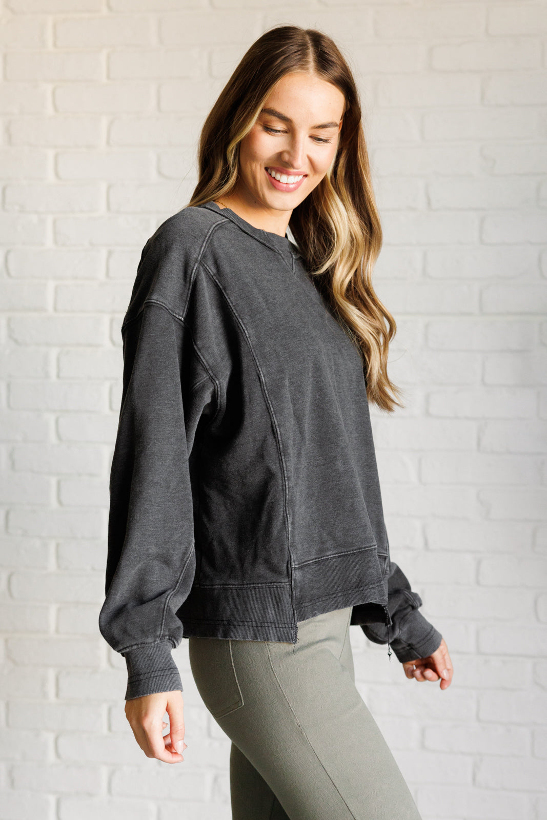Sudadera con cuello redondo y lavado mineral Quick Fix en negro
