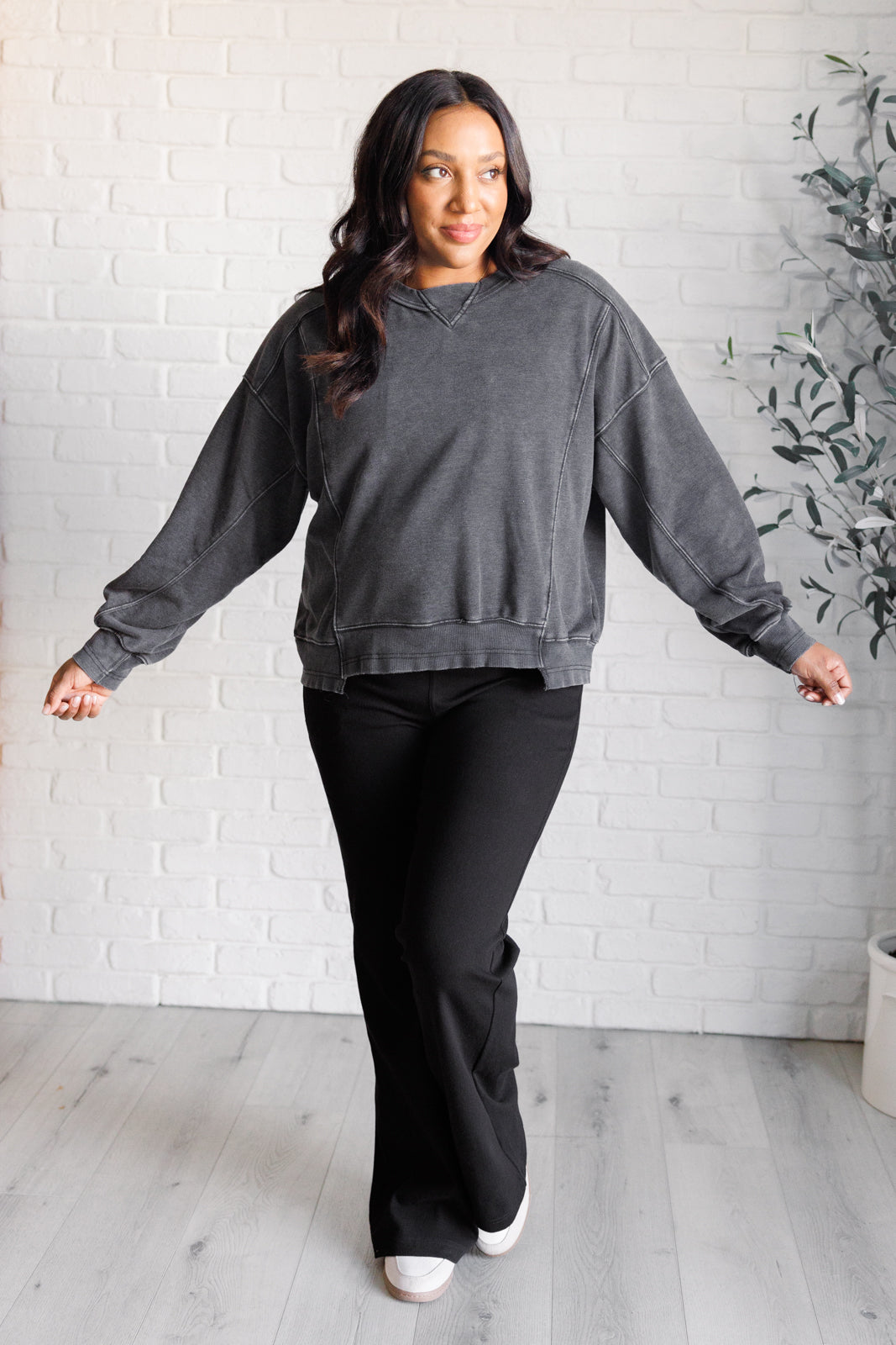 Sudadera con cuello redondo y lavado mineral Quick Fix en negro
