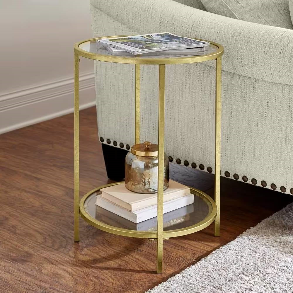 Mesa auxiliar redonda con acento, de metal dorado y cristal, con estante inferior