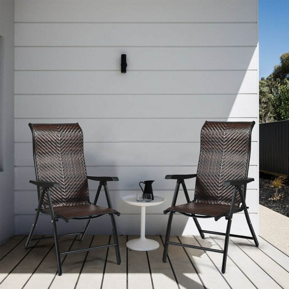 Sillón plegable de mimbre de color marrón oscuro resistente para exteriores
