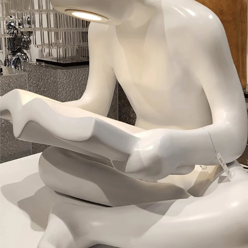 Lámpara de pie Escultura Humana Leyendo