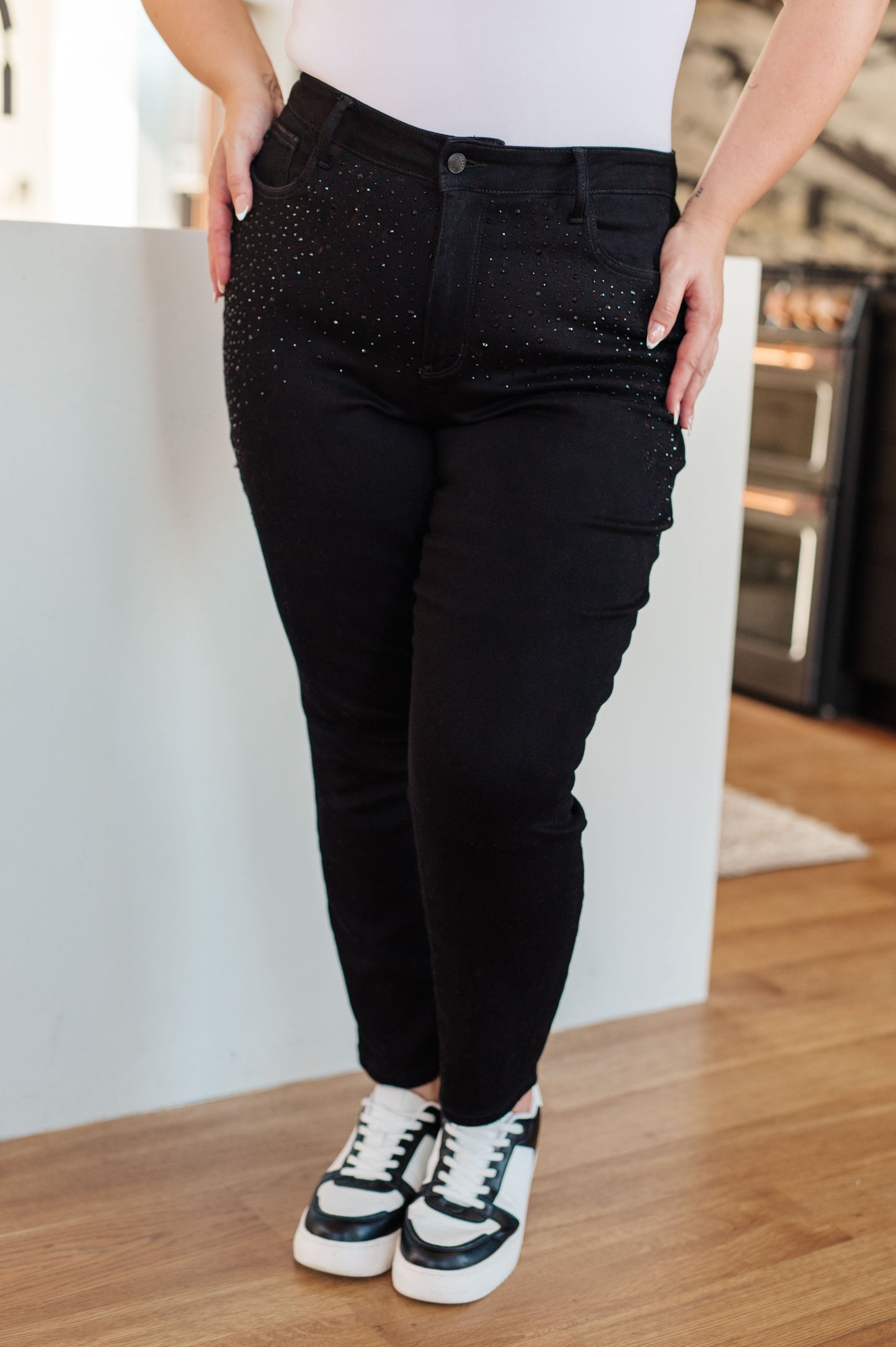 Vaqueros ajustados Reese Rhinestone en negro