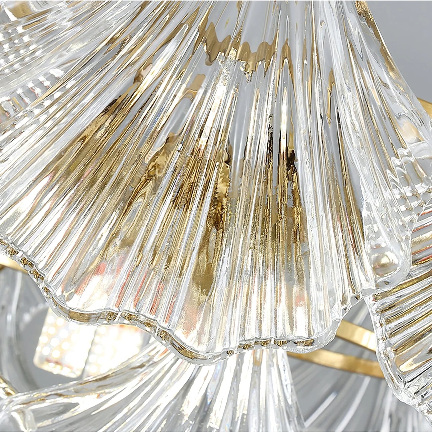 Lámpara de araña con colgante de cristal acanalado en forma de concha