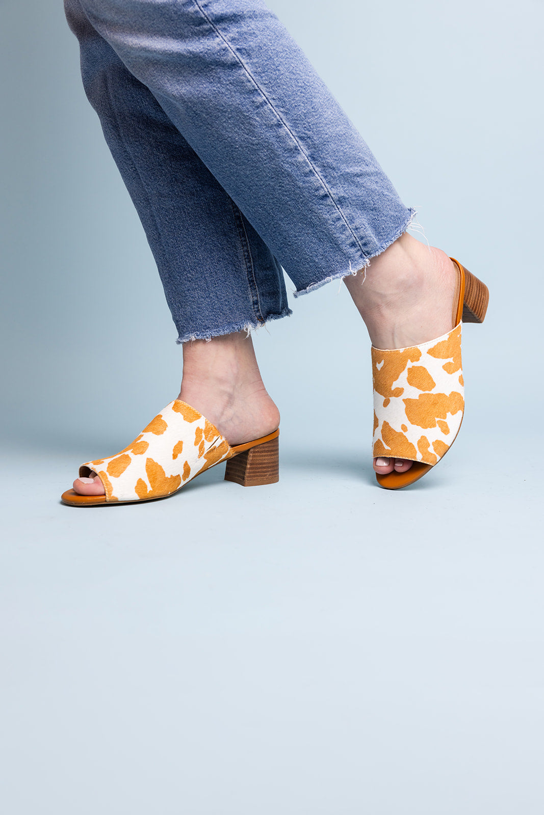 Pala de cuero vacuno Richwood Peeptoe color canela y blanco