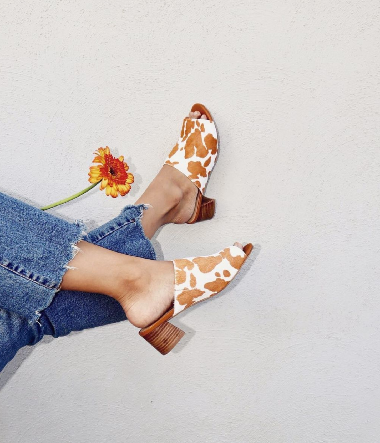 Pala de cuero vacuno Richwood Peeptoe color canela y blanco