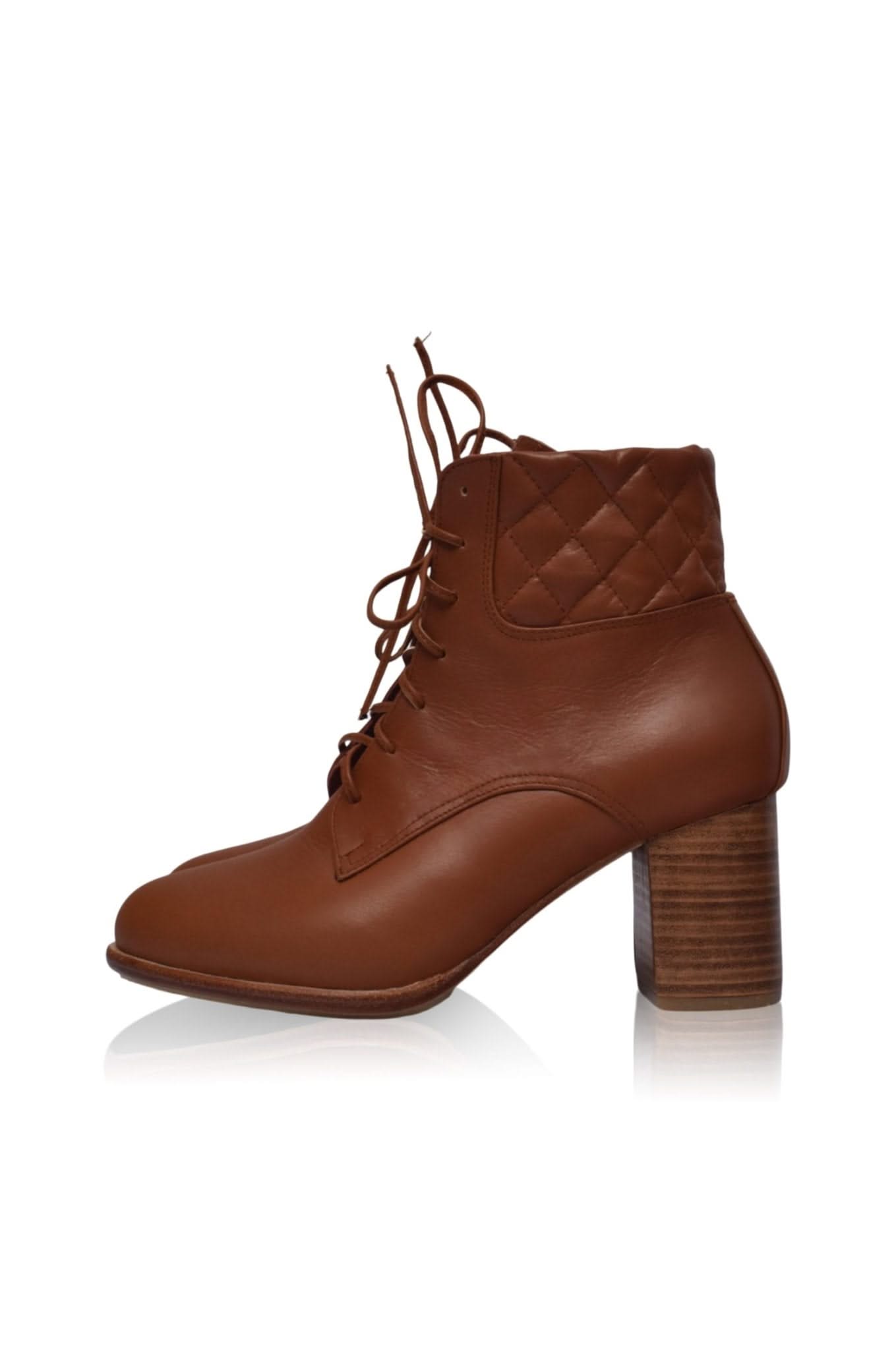 Botines de cuero a la moda: Zapatos de tacón alto de Rising Mara