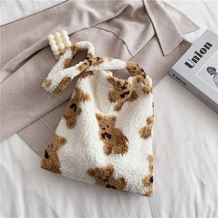 Bolso de mano con estampado de osito de peluche.
