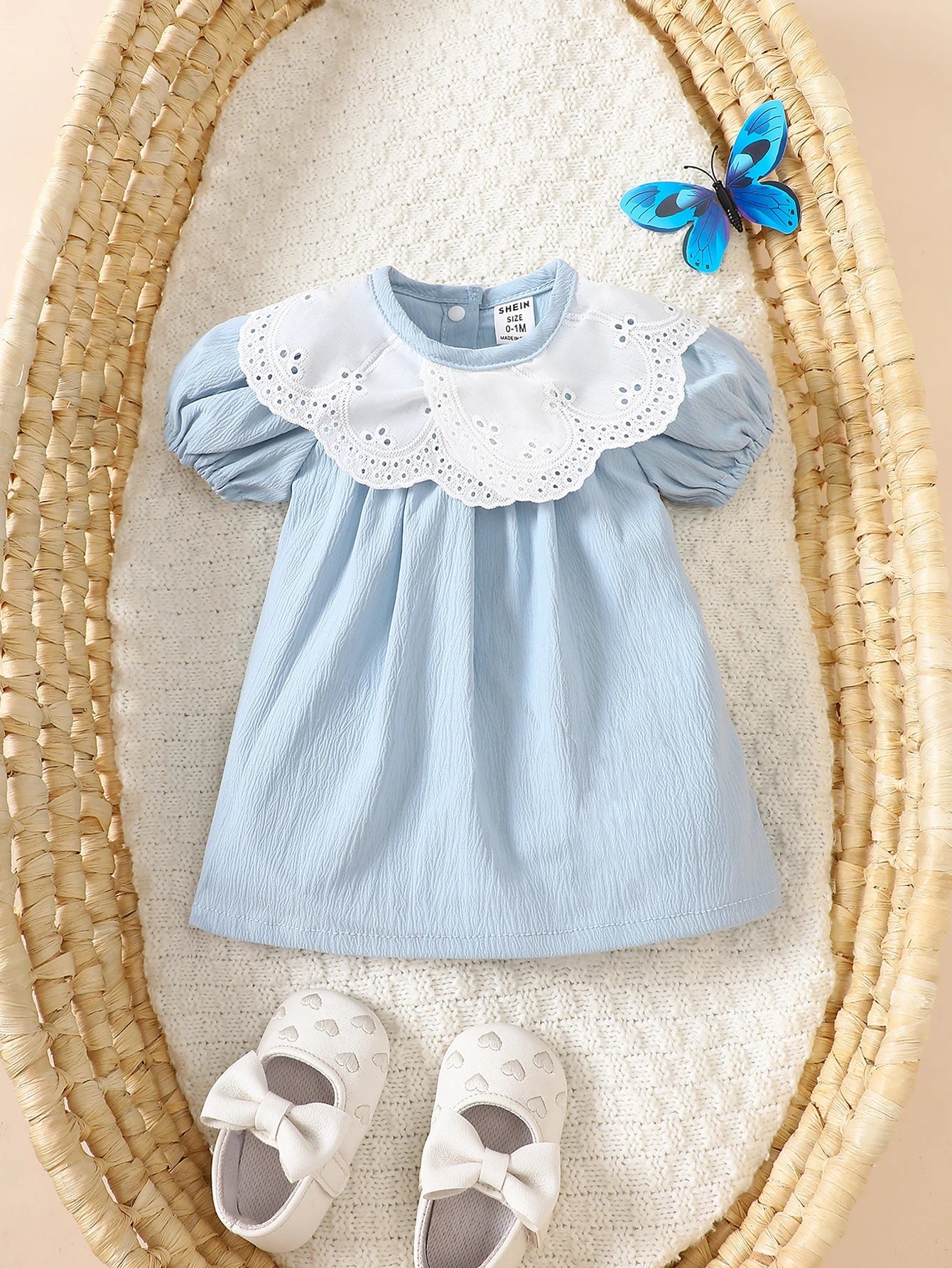 Summer new baby girl blue bubble short sleeved patch white lace round neck dress gentle, sweet and cute