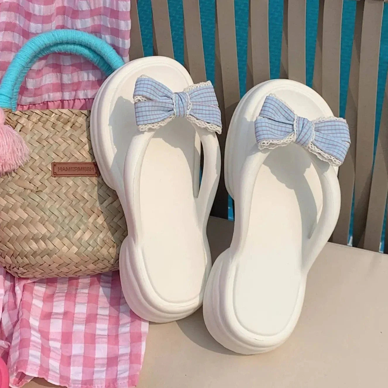 Sandalias de playa con moño lindo