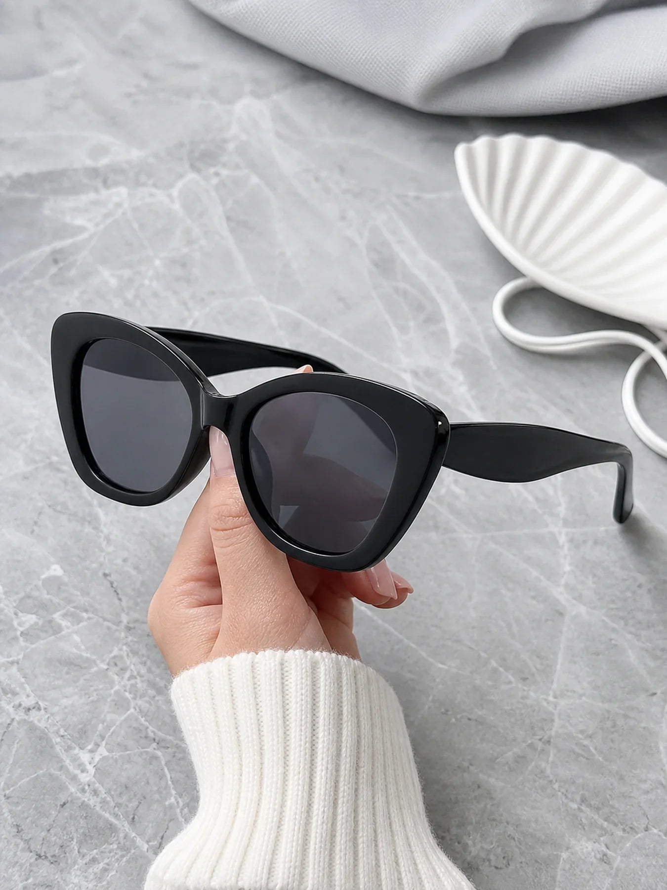 Ladies' Classic Cat Eye Sunglasses, Thick Framed Retro Trendy Outdoor Sunglasses