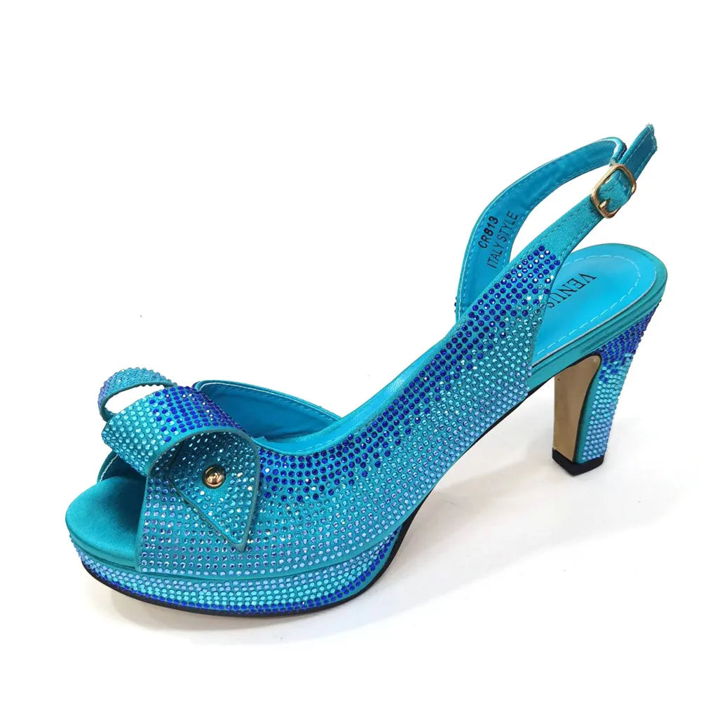Set de bolso con incrustaciones de diamantes y zapatos de tacón alto con diseño italiano