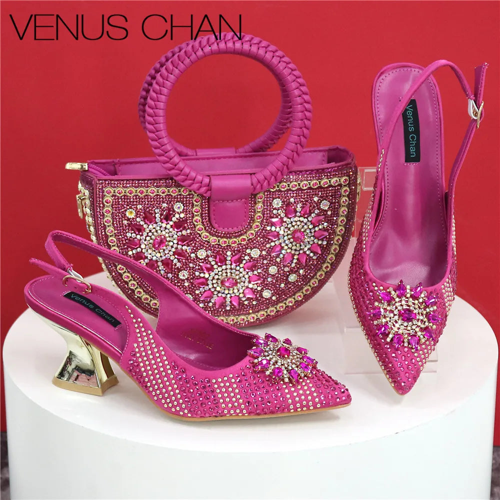 Zapatos y bolso de diseño italiano combinados con carteras de mano de pétalos hechas a mano