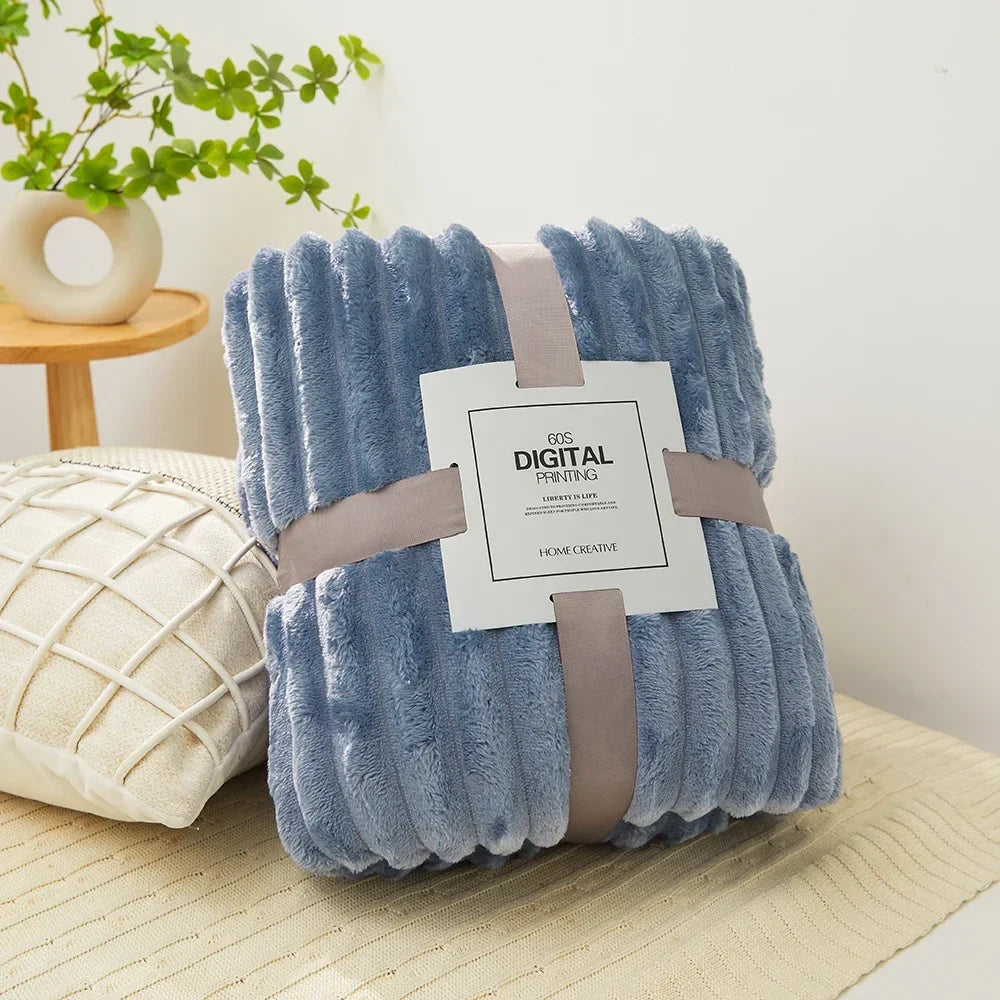 1pc Fluffy Coral Velvet Blanket Air-Conditioned Flannel Plush Comfortable Thickened and Warm Soft Plush Throw Blanket Bed Cover