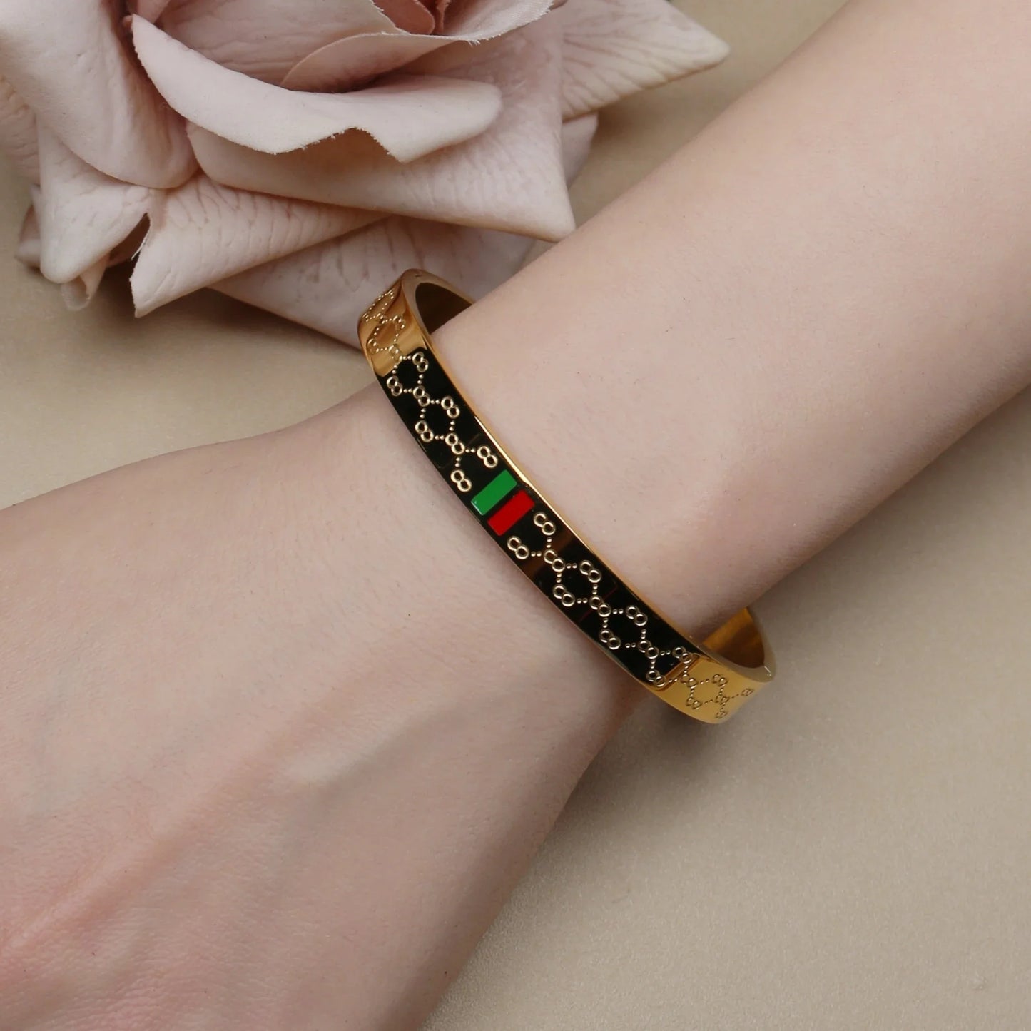 18 K Gold Plated Stainless Steel  55 MM Red/Green Bangles  , Fashionable Jewelry For Men And Women Wholesale