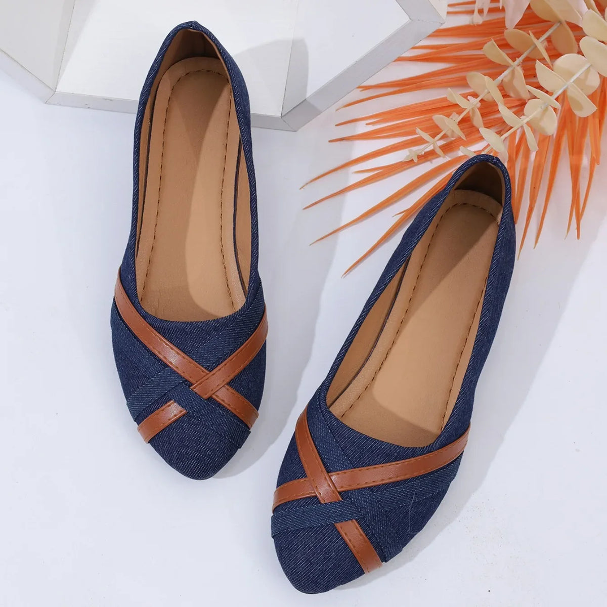 2025 Spring and Autumn New Fashionable Breathable Comfortable Flat Shoes Anti slip Large Women's Shoes Casual Shoes