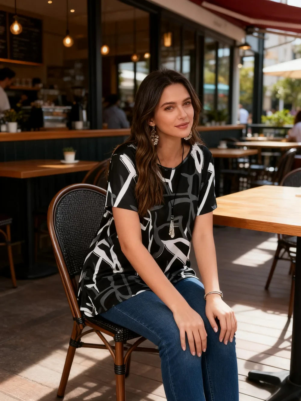 Western Style Plus Size Casual Black and White Abstract Print Loose Hip-Covering T-Shirt Versatile Style