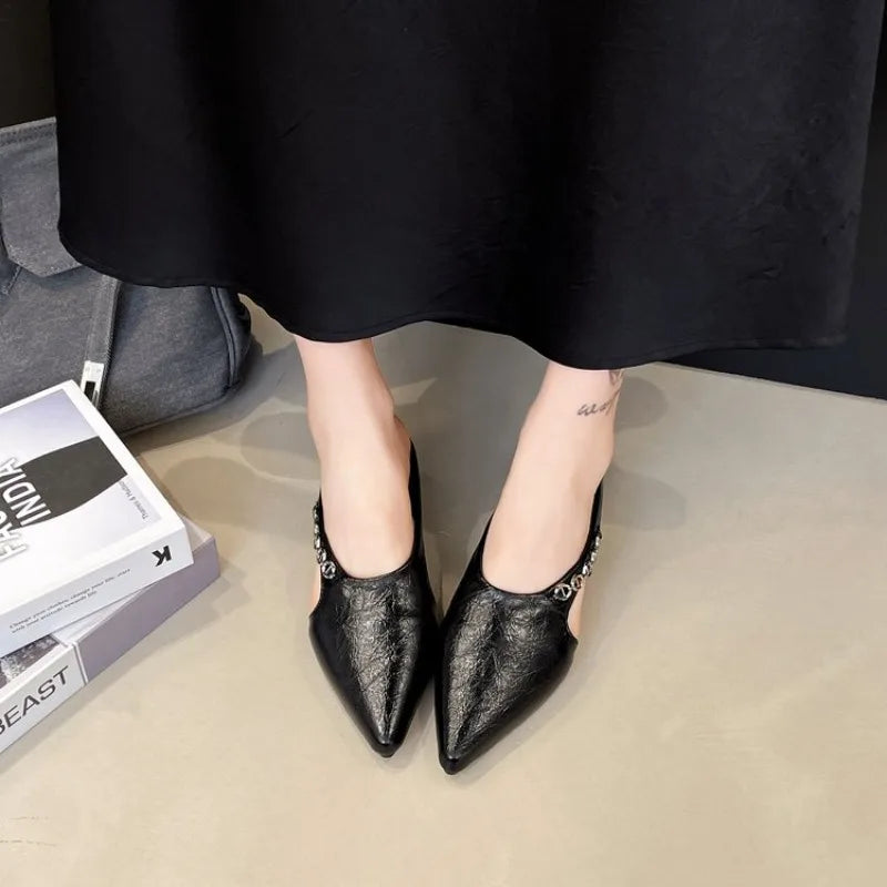 Retro Pointed Toe Metal Chain Semi-slippers Women's Outward Wear Fashion Baotou Shallow Mouth Simple Low-heeled Shoes