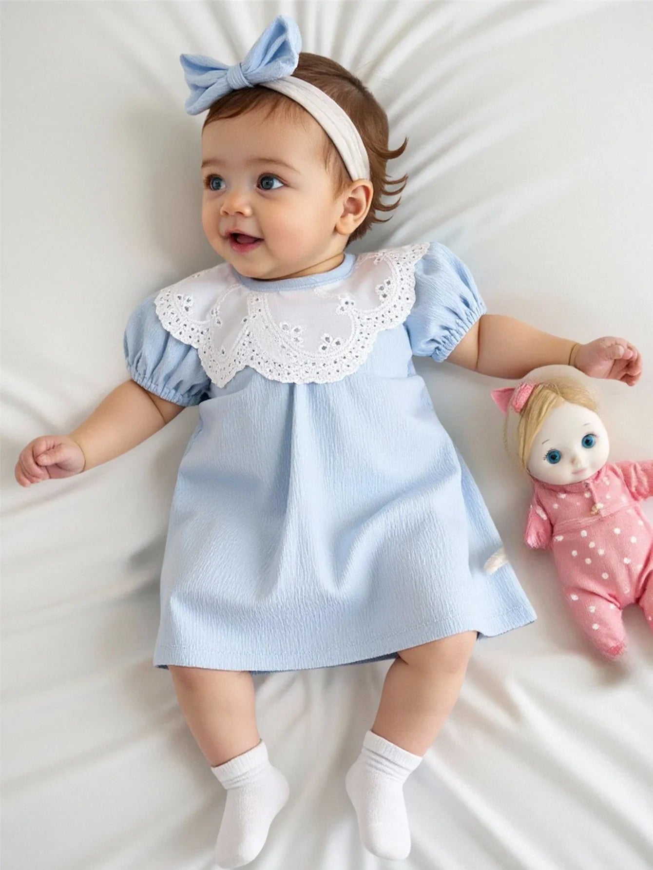 Summer new baby girl blue bubble short sleeved patch white lace round neck dress gentle, sweet and cute