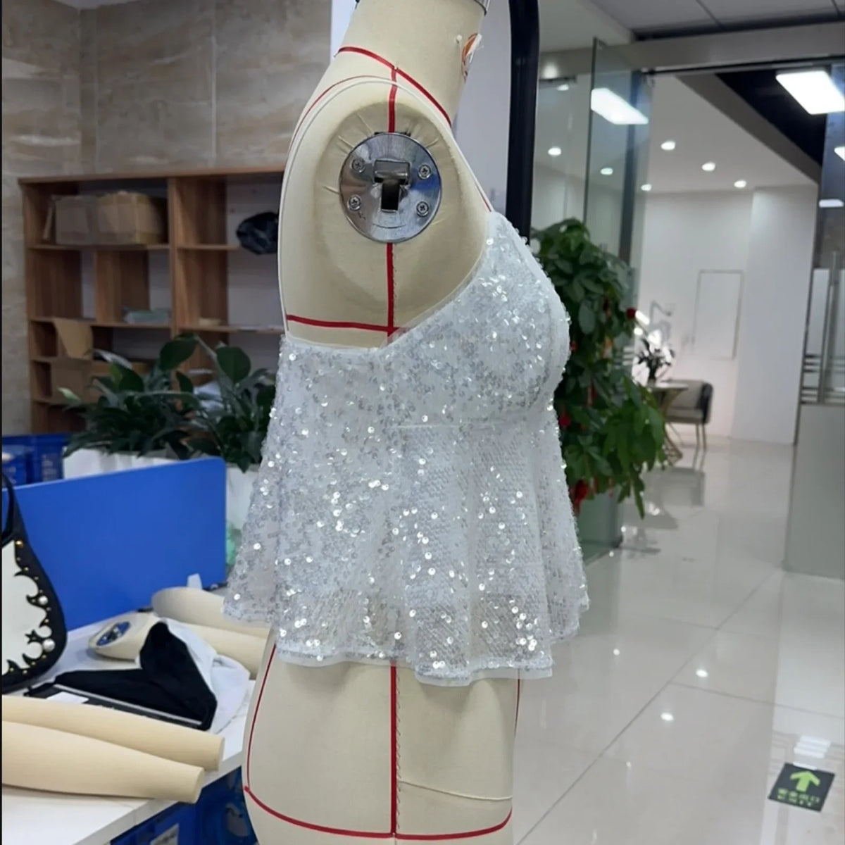 Sexy Sequined Camis Tops Women Sequin Spaghetti Strap Tops Sparkly V Neck Sleeveless Backless Ruffle Crop Tops Trendy Streetwear