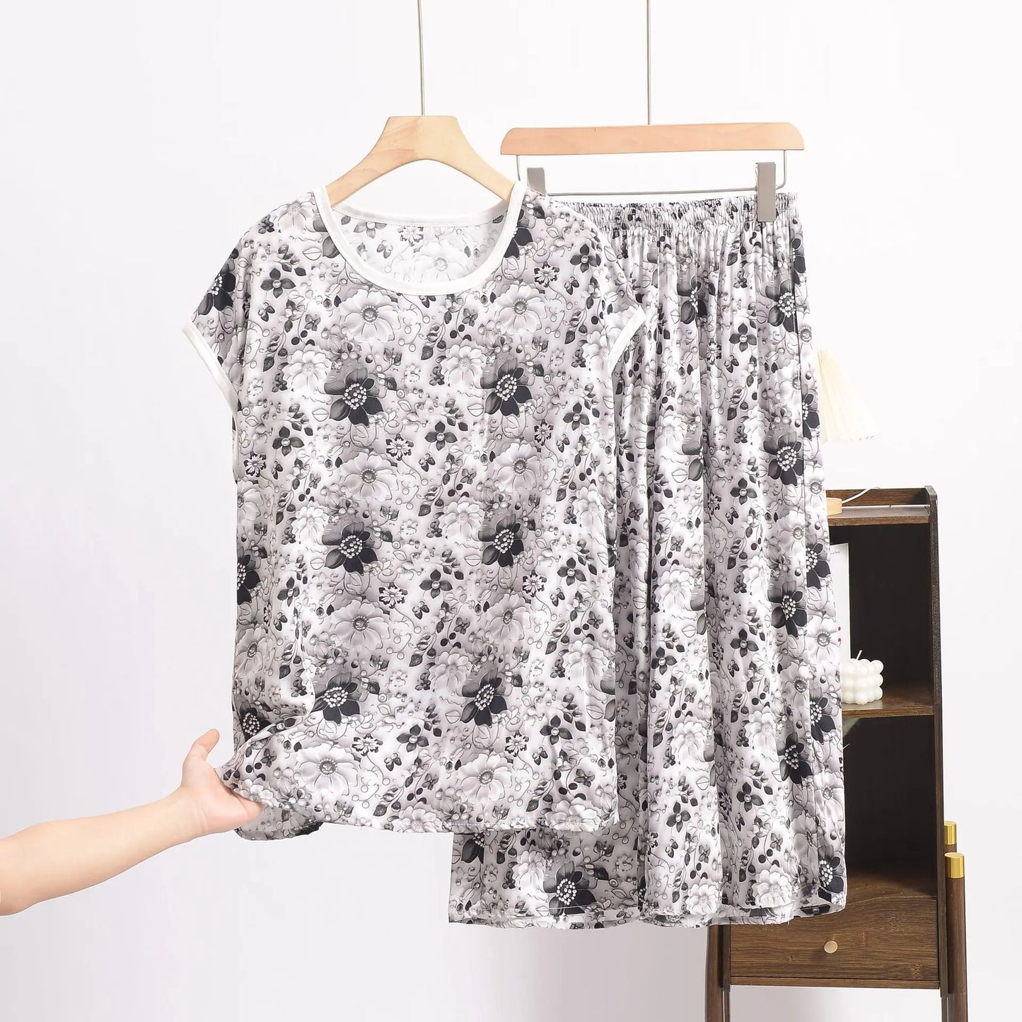 XL to 6XL Plus size Summer Pajamas set short sleeve Tshirt and Capri Pants Floral Print Loose homewear suits comfort sleepwear
