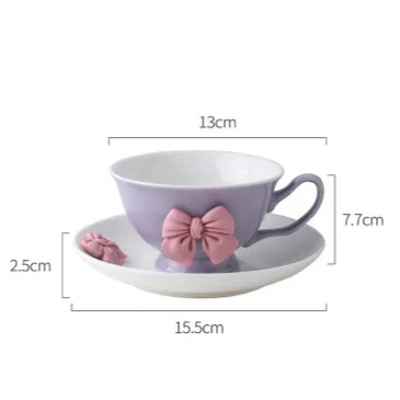 Tazas de café y tazas de té coquetas