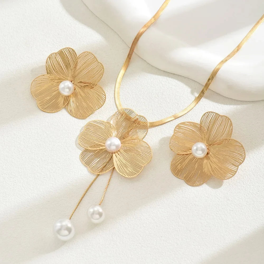 2pcs Set Luxury Personality Gold Color Stereo Flower Inlay Pearl