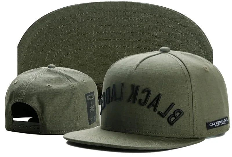 Gorra Ajustable de Béisbol con Visera Plana – Diseño Mano Calavera
